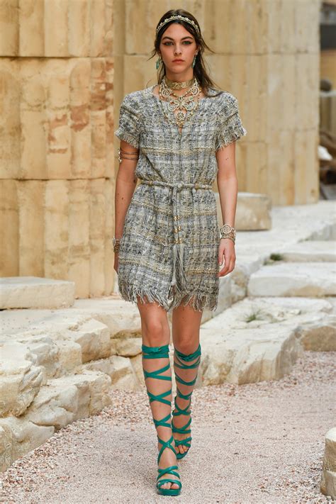 chanel kerst 2018|Chanel Resort 2018 Collection .